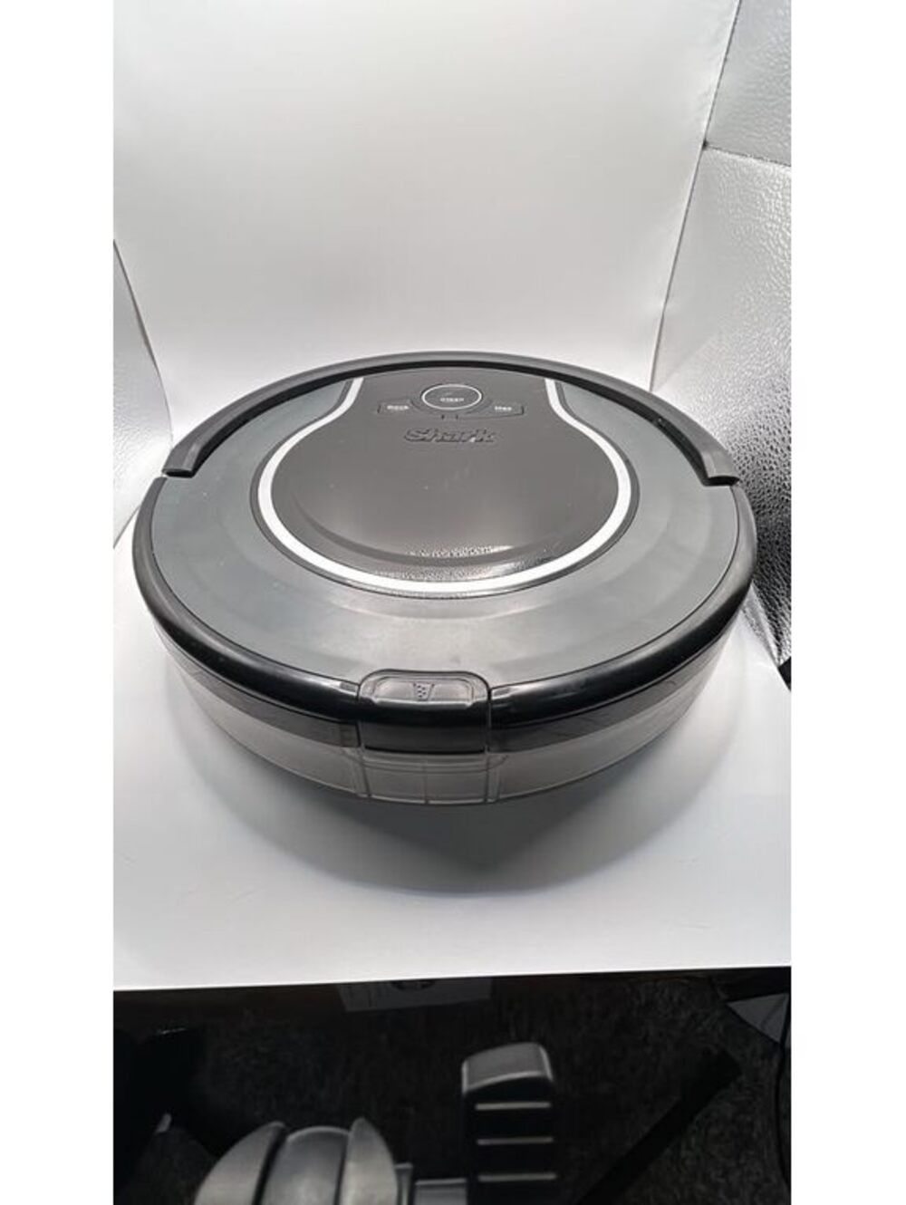 SHARK ION ROBOT RV750R01US VACUUM FOR PARTS REPAIR ONLY